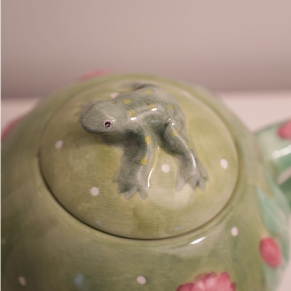 Green Floral Ceramic Teapot with Frog Lid - Picture 2 of 4